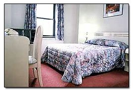 Pickwick Arms Hotel room